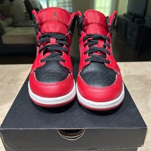 Jordan 1 Mid